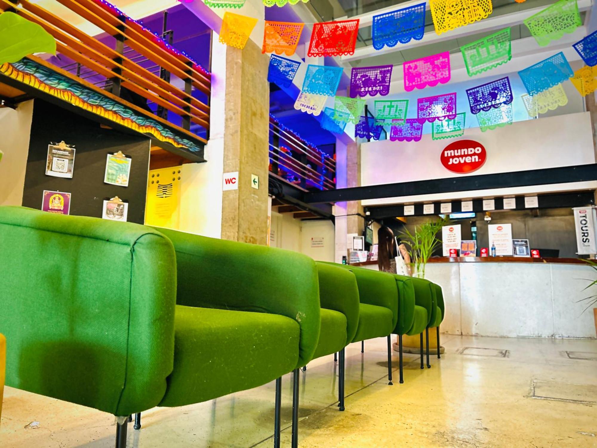 Mundo Joven Catedral Hostel *